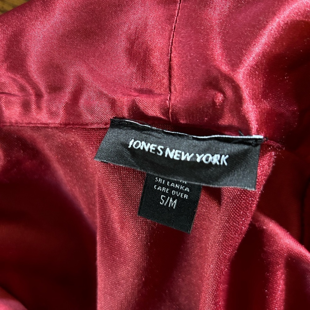 Red Satiny Robe - Picture 10 of 16